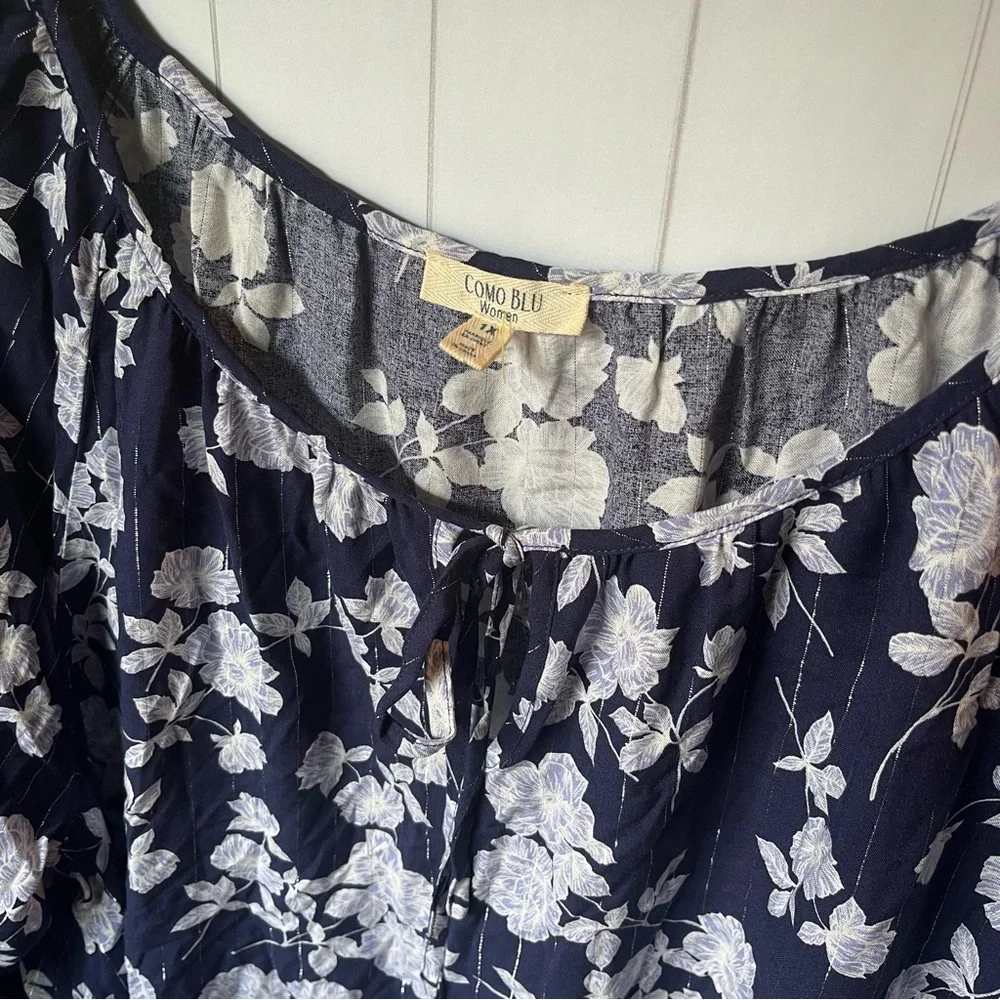 Navy and White Floral Silver Metallic Blouse - Picture 2 of 6